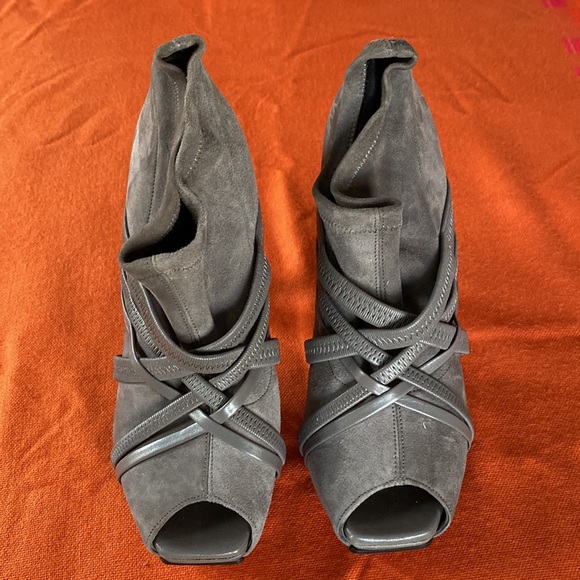 Dana Davis grey platfrom open toe 5” heels 👠👠. Made in Italy. - Picture 3 of 7